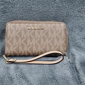 Michael Kors zip around wallet / wristlet